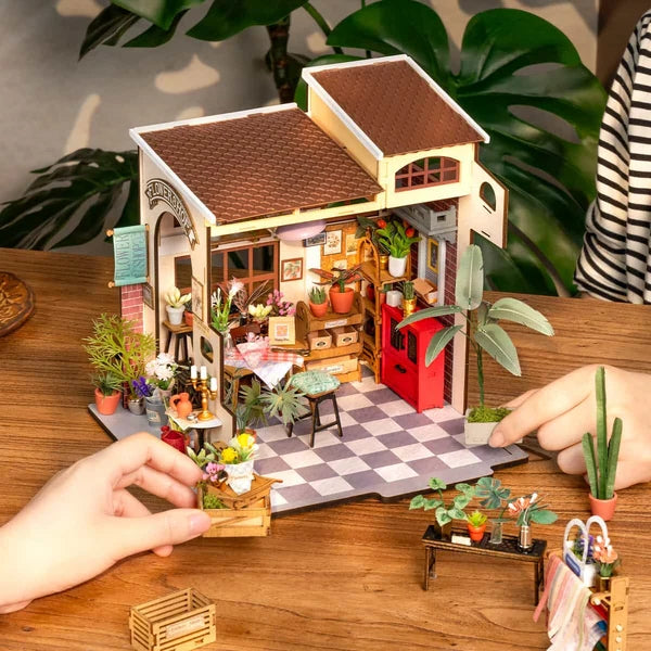 Rolife Emily's Flower Shop Miniature House